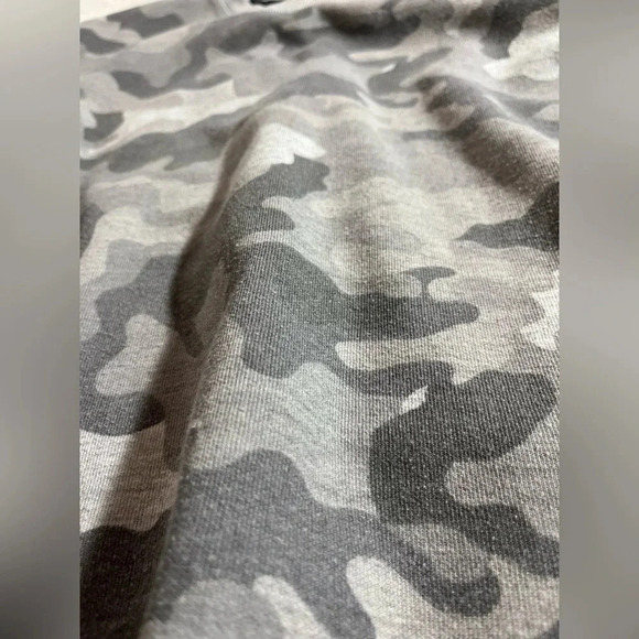 Crewneck - Picture 7 of 7